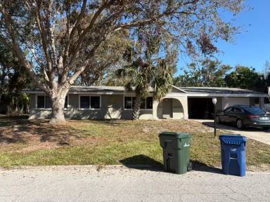Main picture of 2425 Valencia Dr