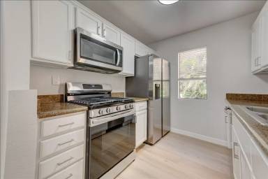 Main picture of 10170 Camino Ruiz