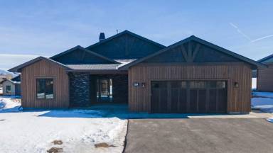 Main picture of 584 Black Bull Trl