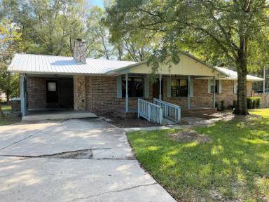 Main picture of 3090 Russell Rd