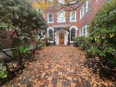 Main picture of 411 Boylston Ave E