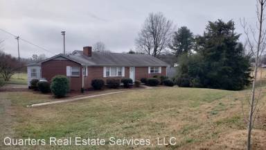 Main picture of 912 W Clemmonsville Rd