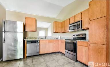 Main picture of 2736 Woodfield Blvd