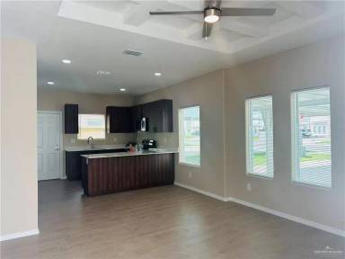 Main picture of 2918 W Driftwood St