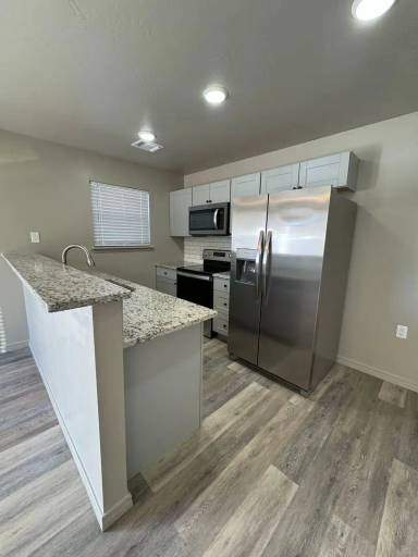Main picture of 109 E 6th St