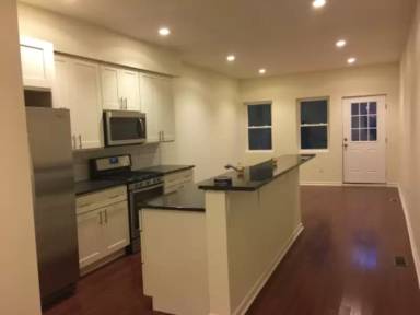 Main picture of 2408 E York St