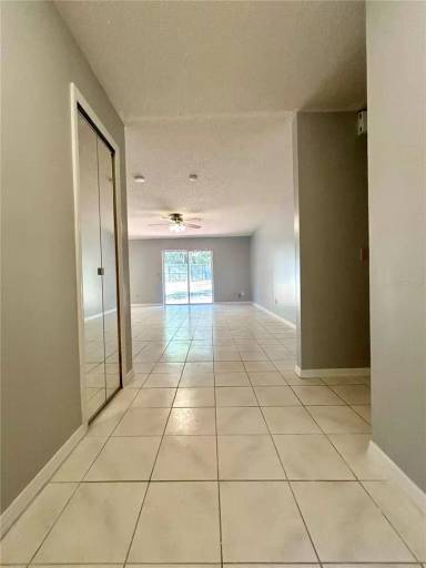 Main picture of 992 Papaya Ln