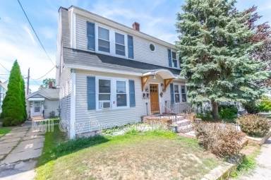 Main picture of 204 Alsace St