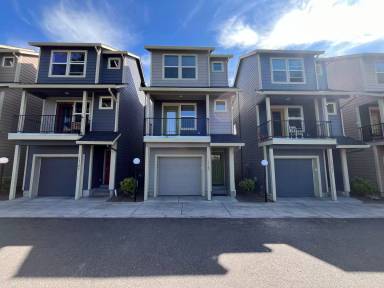 Main picture of 13180 NE Glisan St