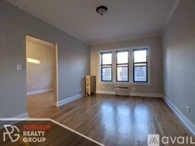 Main picture of 748 W Addison St