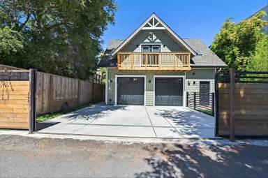 Main picture of 421 Harrison Ave