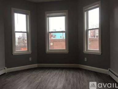 Main picture of 424 Bowdoin St