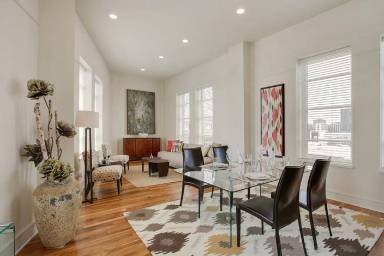 Main picture of 833 Howard Ave