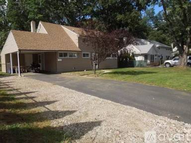 Main picture of 13 Southwood Dr