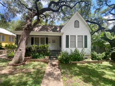 Main picture of 502 Academy Dr