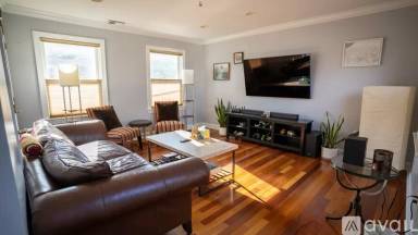 Main picture of 900 S 18th St