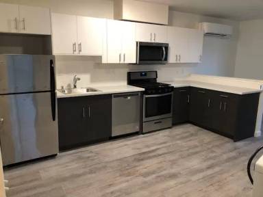 Main picture of 305 W McLoughlin Blvd