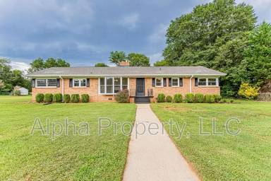 Main picture of 101 Benjamin Ave