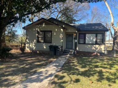 Main picture of 3735 Monroe Ave