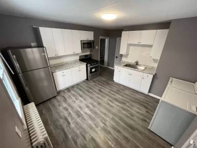 Main picture of 815 Eynon St