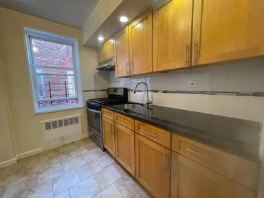 Main picture of 277 E 207th St