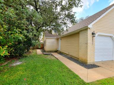 Main picture of 8807 Clearbrook Trl