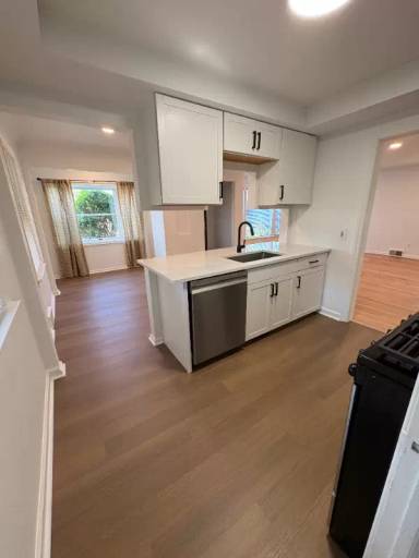 Main picture of 8204 Grand Division Ave