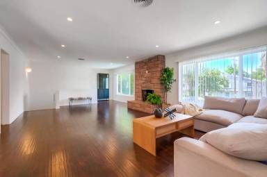 Main picture of 5326 Whitsett Ave