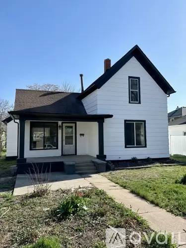 Main picture of 215 W 5th St