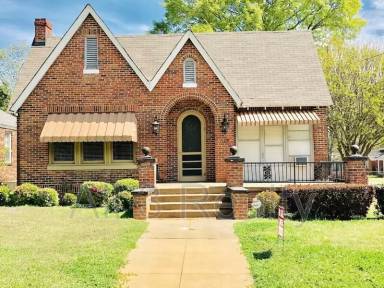Main picture of 315 S Panama St