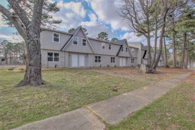 Main picture of 1900 Labette Manor Dr