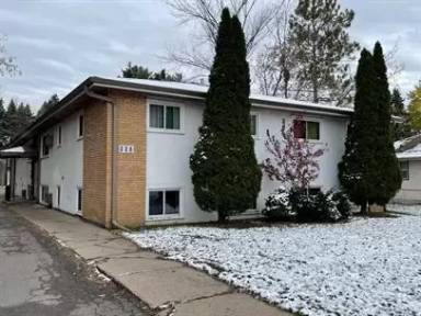 Main picture of 228 40th Ave NE