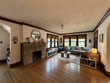 Main picture of 303 N Russell Ave