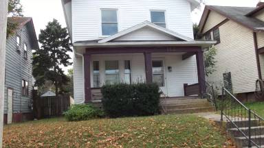 Main picture of 106 E Parkwood Dr