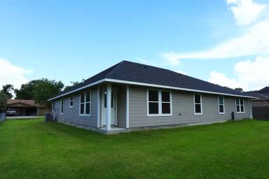 Main picture of 1012 Oak St