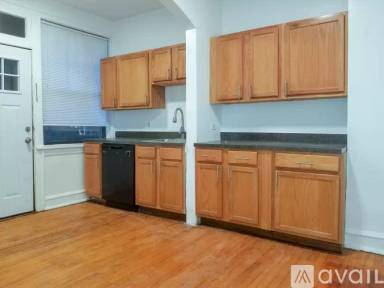 Main picture of 2332 W Addison St