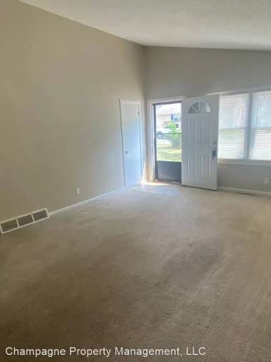 Main picture of 4328 N Quincy Ave