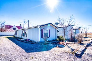 Main picture of 1828 S Redbud St