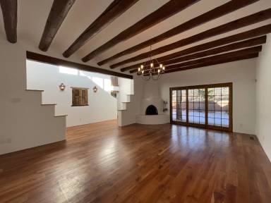 Main picture of 624 E Alameda St