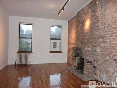 Main picture of 309 W 21st St
