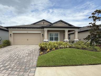 Main picture of 9308 Crescent Ray Dr