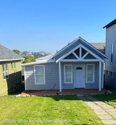 Main picture of 413 S 30th St