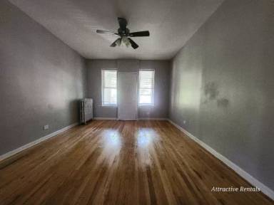 Main picture of 1463 E 68th St