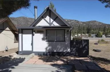 Main picture of 1027 W Fairway Blvd