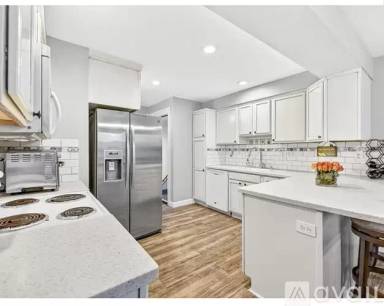 Main picture of 3121 W Hood Ave