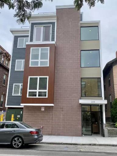 Main picture of 219 Waterman St