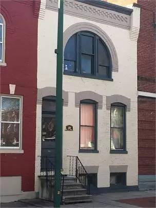 Main picture of 109 E Washington St
