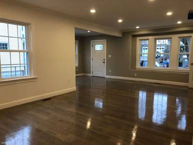 Main picture of 33 Springfield St