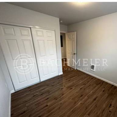 Main picture of 127 NW 12th St