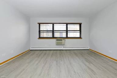 Main picture of 1528 W 99th St